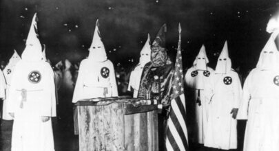 Białe kaptury i płonące krzyże. Tajemnice potęgi Ku Klux Klanu