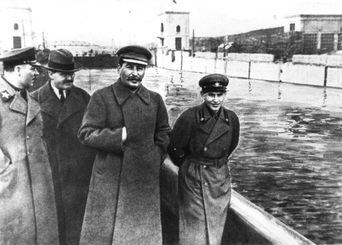 Woroszyłow, Mołotow, Stalin i Jeżow