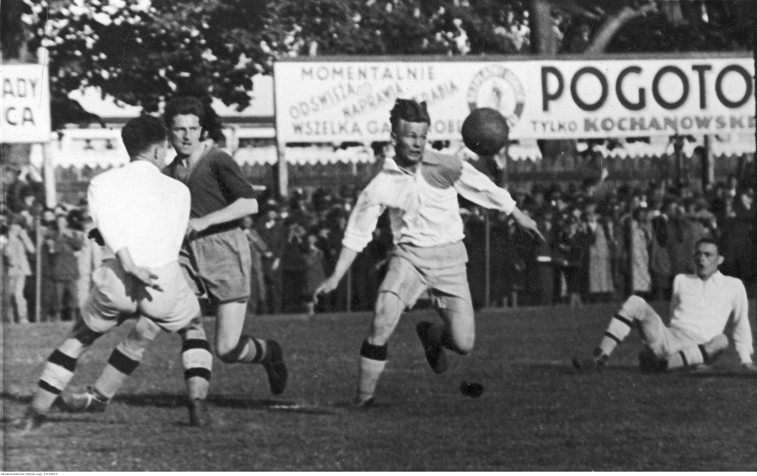 Mecz piłki nożnej Pogoń Lwów - Dąb Katowice we Lwowie, maj 1936 r.