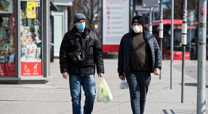 Wirus rujnuje gospodarkę. Ekspert przedstawia trzy scenariusze dla Polski