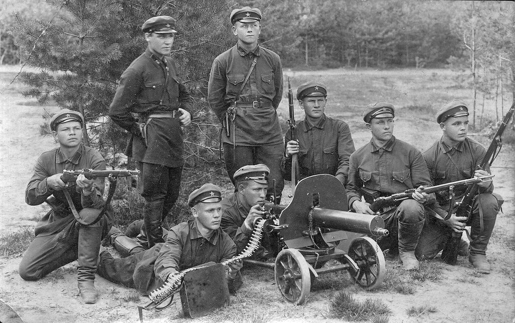 Żołnierze Armii Czerwonej z karabinem maszynowym Maxim, lata 30. XX wieku.