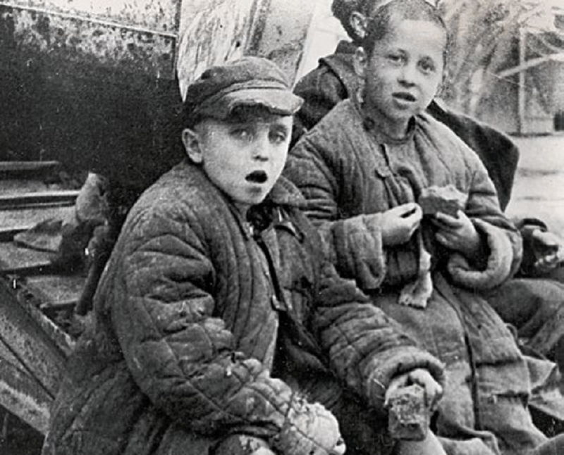 Polskie dzieci zesłane w głąb Związku Sowieckiego. Zdjęcie ilustracyjne