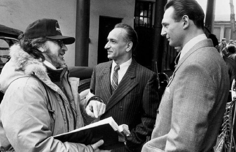 Steven Spielberg, Ben Kinglesy i Liam Neeson na planie filmu „Lista Schindlera"