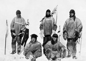 Wyścig o biegun. Robert Falcon Scott i Roald Amundsen na biegunie...
