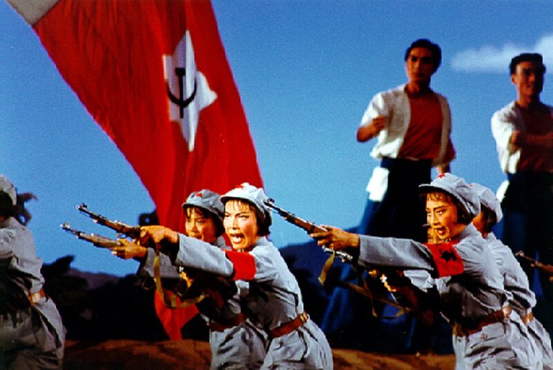 Chińskie przedstawienie operowe w duchu rewolucji kulturalnej, 1972 r. Fot. Byron Schumaker