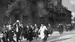 „Wola 1944: wymazywanie”. Niepublikowane wcześniej zdjęcia Rzezi Woli do...