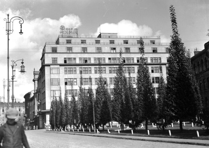 Siedziba dyrekcji Państwowej Fabryki Olejów Mineralnych "Polmin" we Lwowie, październik 1932 r.