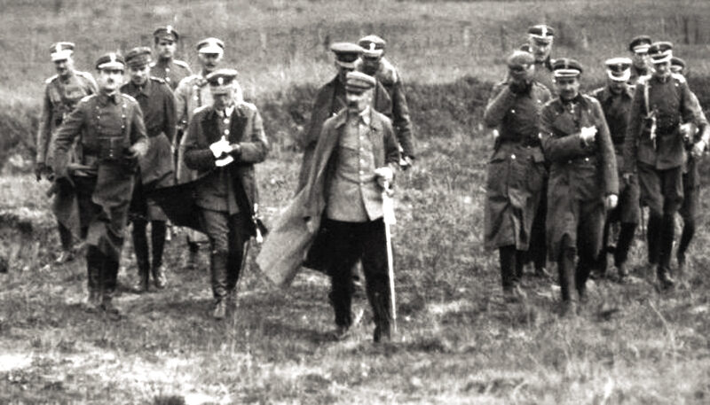 Piłsudski ze sztabem, wiosna 1920 r.