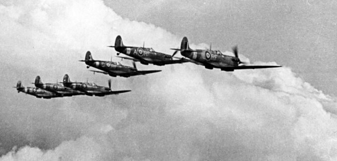 Samoloty "Spitfire" polskiego dywizjonu myśliwskiego 303 w Wielkiej Brytanii