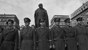 Jak Lesław Maleszka i Aleksander Hall bronili pomnika Lenina