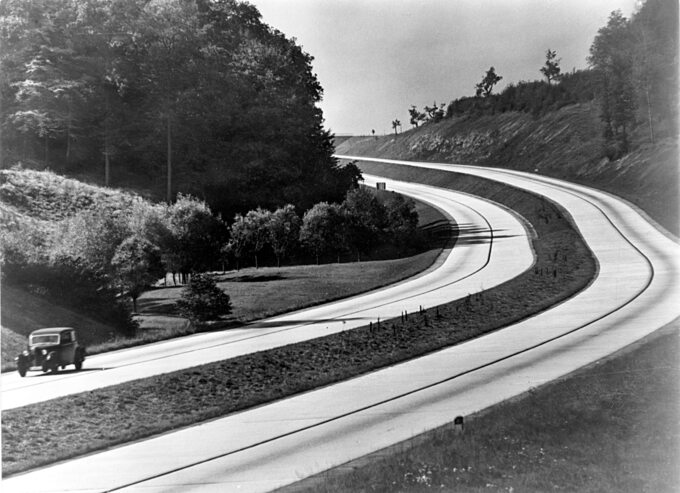 Autostrada w Niemczech, lata 30-te XX wieku.