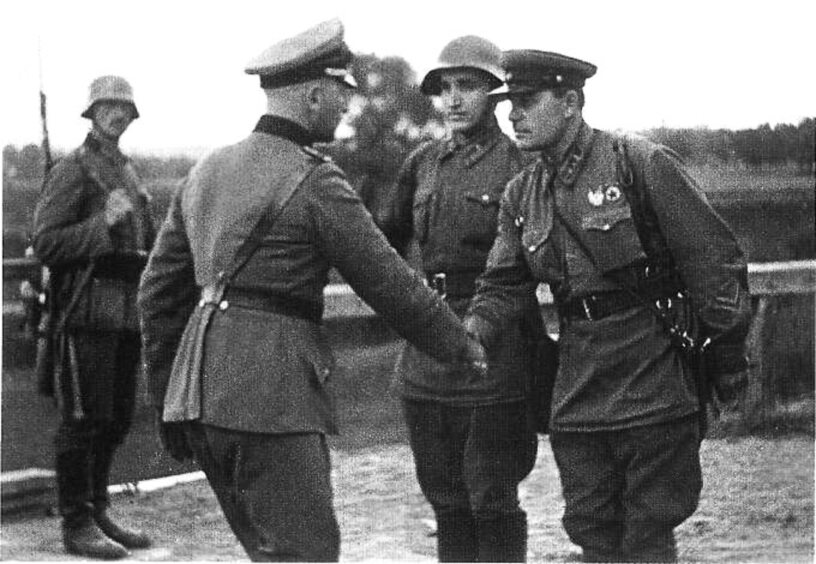 Wrzesień 1939, inwazja ZSRR na Polskę. Spotkanie rosyjskich i niemieckich żołnierzy