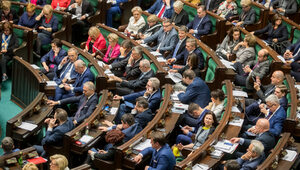 Sejm przyjął uchwałę ws. powstania. Co robił poseł PO?