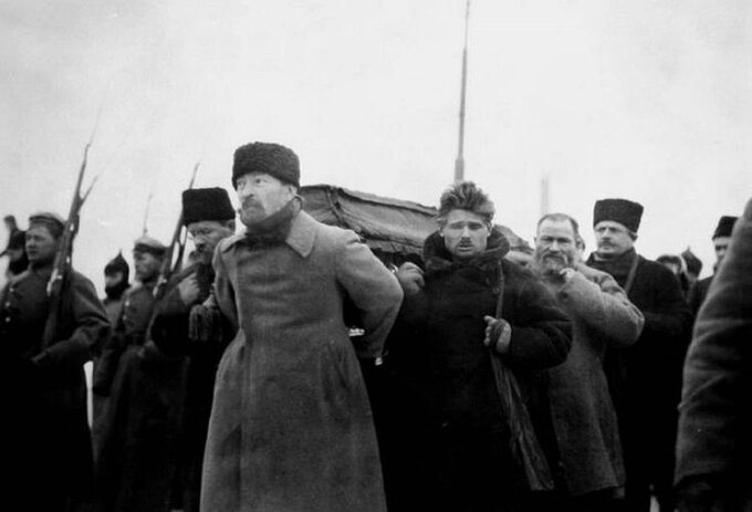 Pogrzeb Lenina (z przodu Feliks Dzierżyński), 27 stycznia 1924 r.