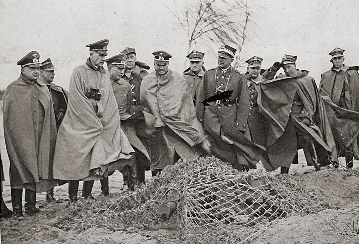 Niemieccy oficerowie na polskim poligonie Centrum Wyszkolenia Piechoty, styczeń 1938 r.