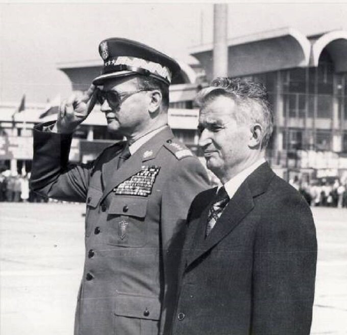 Wojciech Jaruzelski i Nicolae Ceaușescu, l. 80-te. Fot. http://comunismulinromania.ro/arhiva-foto/item/200-politica-externa-xxiii.html