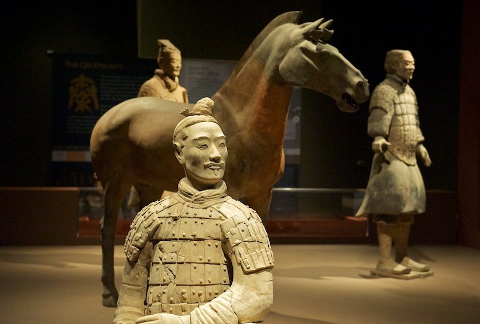 Terakotowi żołnierze i koń z grobowca cesarza Qin Shi Huangdiego
