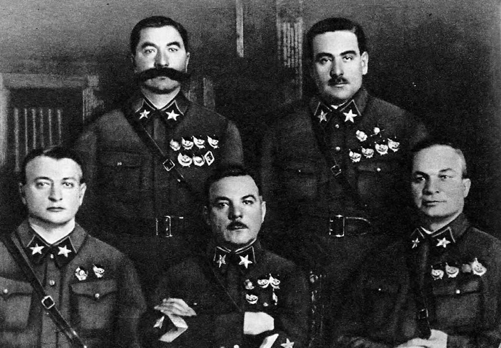 Sowieccy marszałkowie. Z lewej Michaił Tuchaczewski