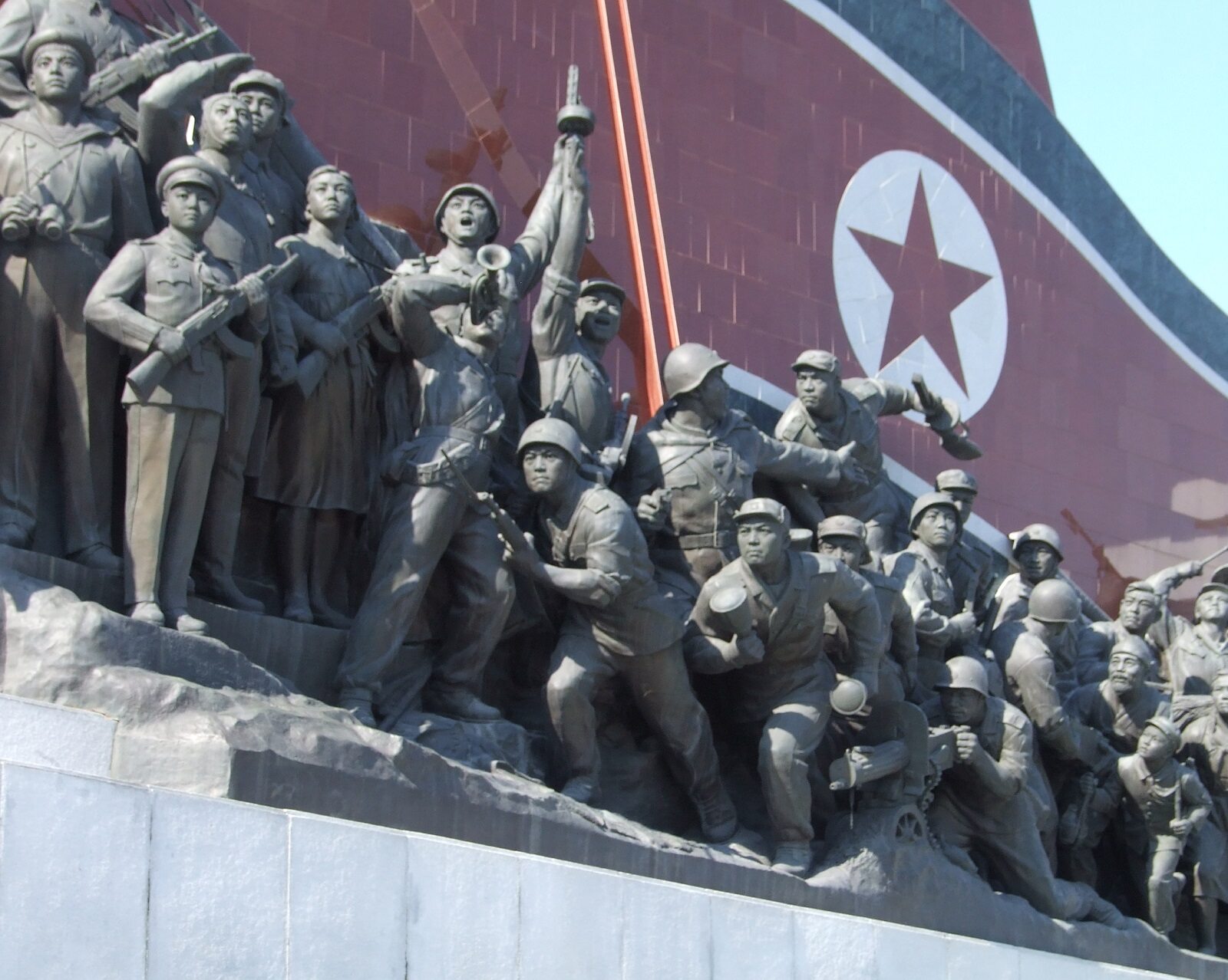 Północnokoreański pomnik upamiętniający komunistyczną armię